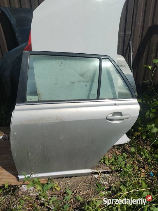 drzwi tylne lewe toyota avensis II kombi Gniew