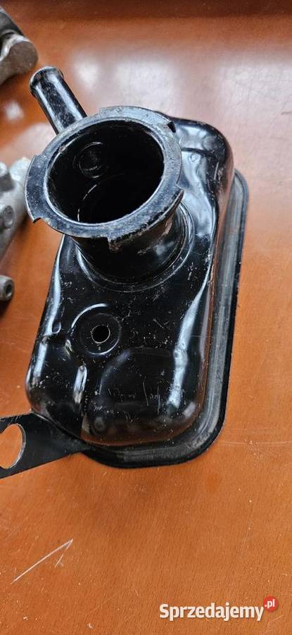 Nowaz epoki pokrywa zaworów do Fiata 126p osobowe Barlinek sprzedam
