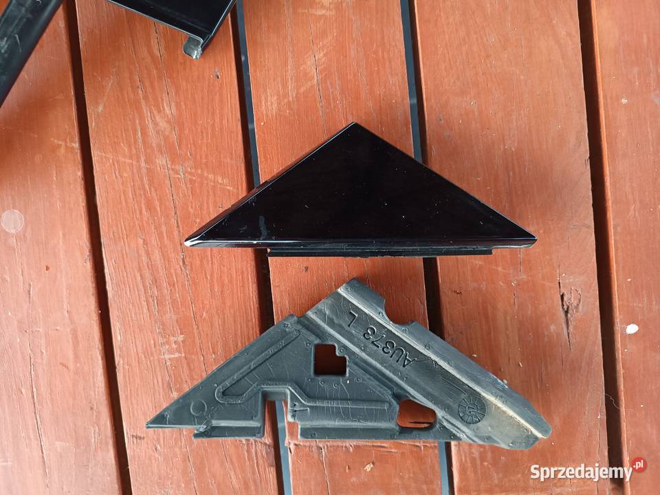 Trójkąt listwa drzwi lewy przód A3 8V 8V4837637 osobowe Turek