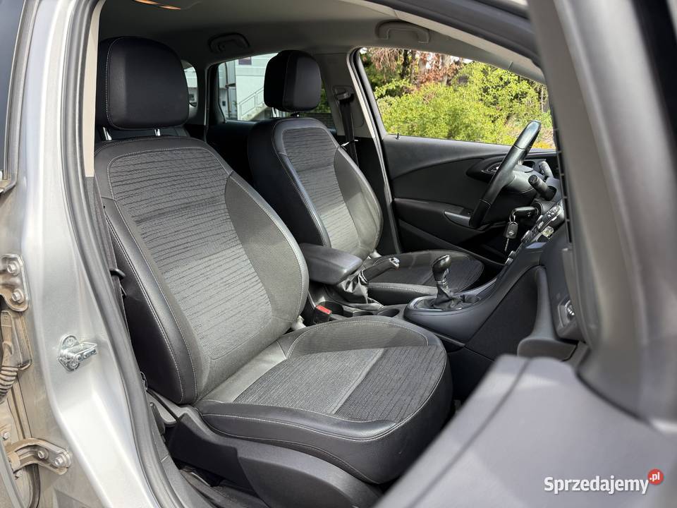 Opel Astra 16 BENZYNA Zarejestrowana Ważne Rok produkcji 2014
