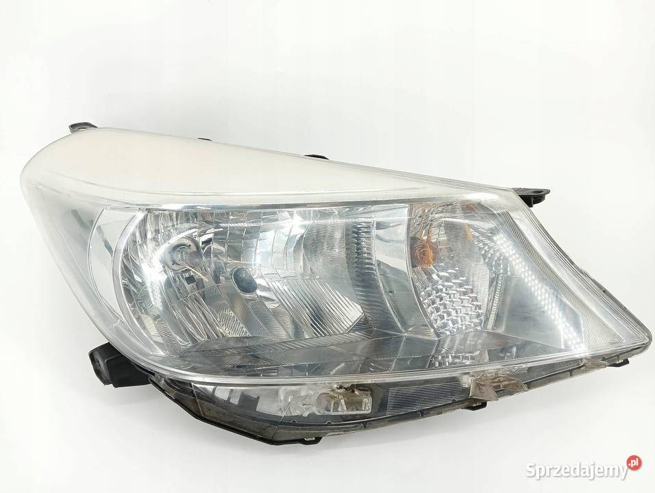 LAMPA PRZÓD PRAWA EUROPA Toyota Yaris III Rok produkcji 2012