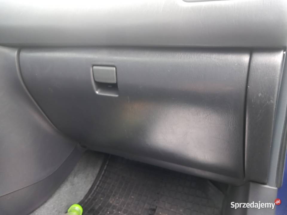 Schowek Corolla E11 świętokrzyskie Sandomierz