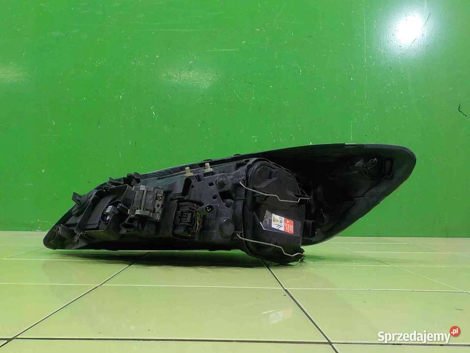 VOLVO C30 LIFT 16 D 10r XENON lampa prawa przod