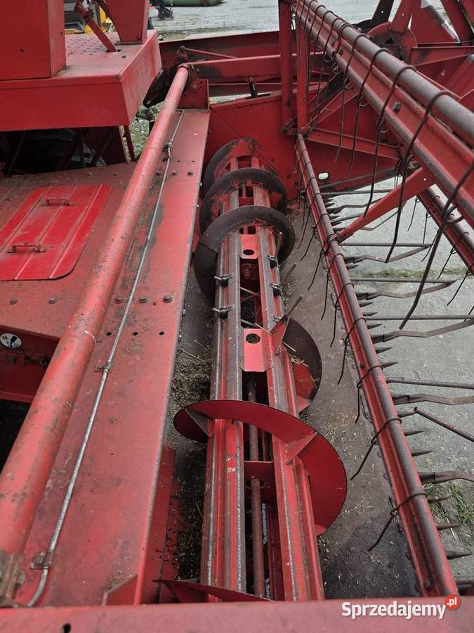 Kombajn zbożowy Massey Ferguson 186 z Niemiec