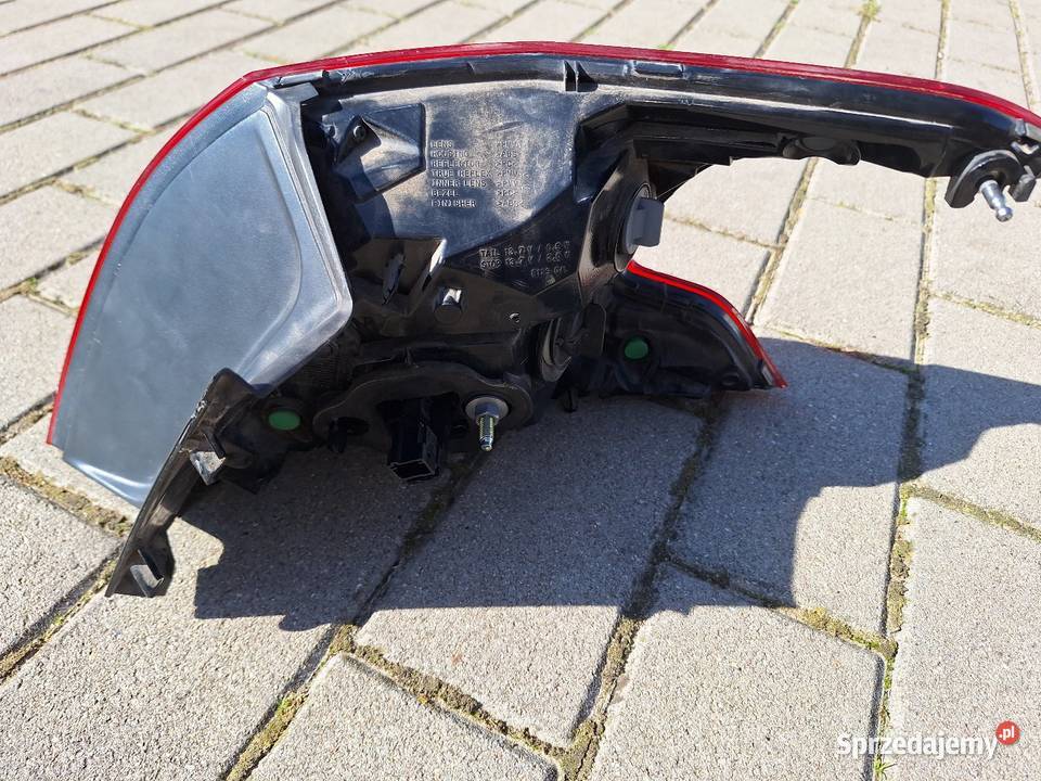 PEUGEOT 308 II T9 LAMPA LEWY TYŁ HB 9677817680 Bukownica