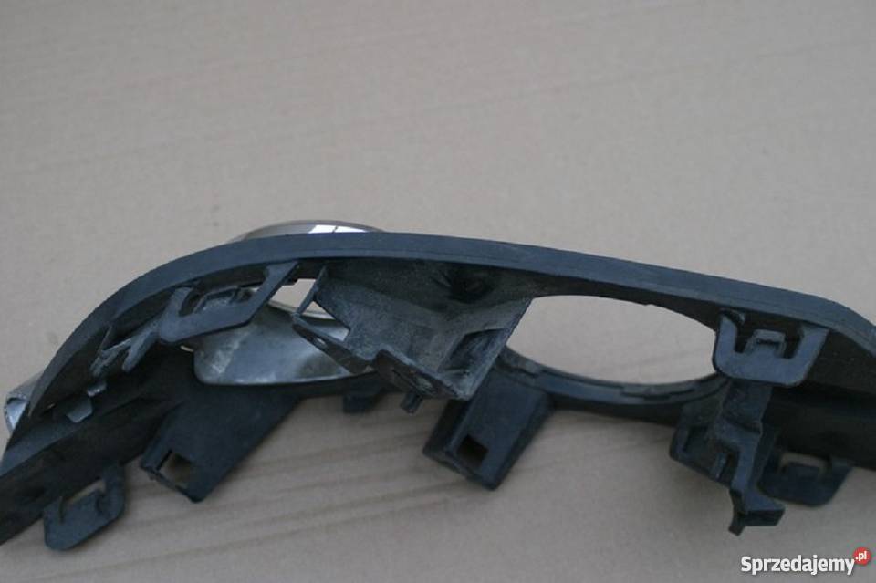 MERCEDES C KLASA W204 LIFT KRATKA HALOGENU LEWA osobowe Bieleń