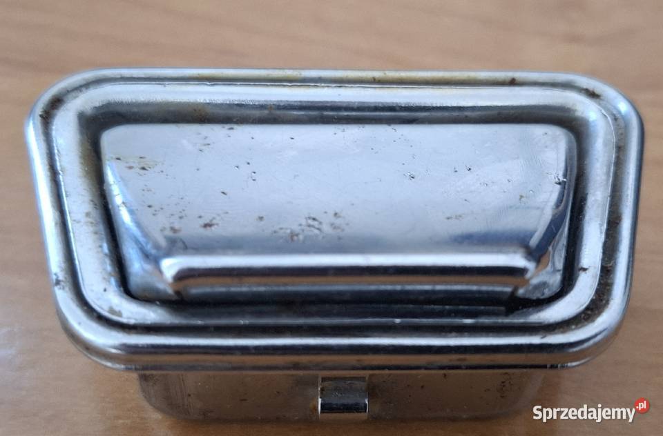 Popielniczka samochodowa chromowana retro osobowe Części samochodowe