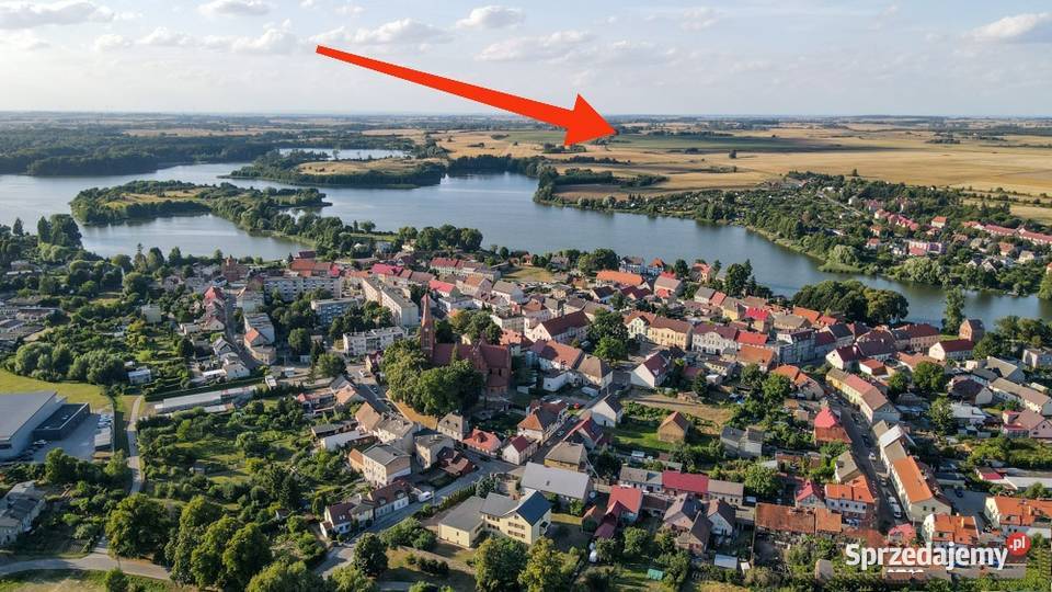 Duża działka z domkiem jeziorami z widokiem na asfalt Skrzynka