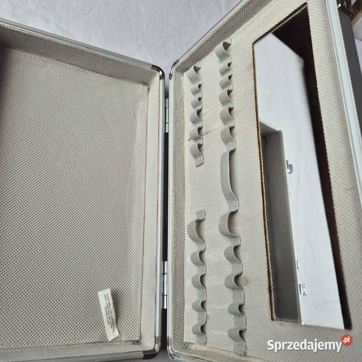 Kuferek kosmetyczny na pędzle i kosmetyki Brzesko