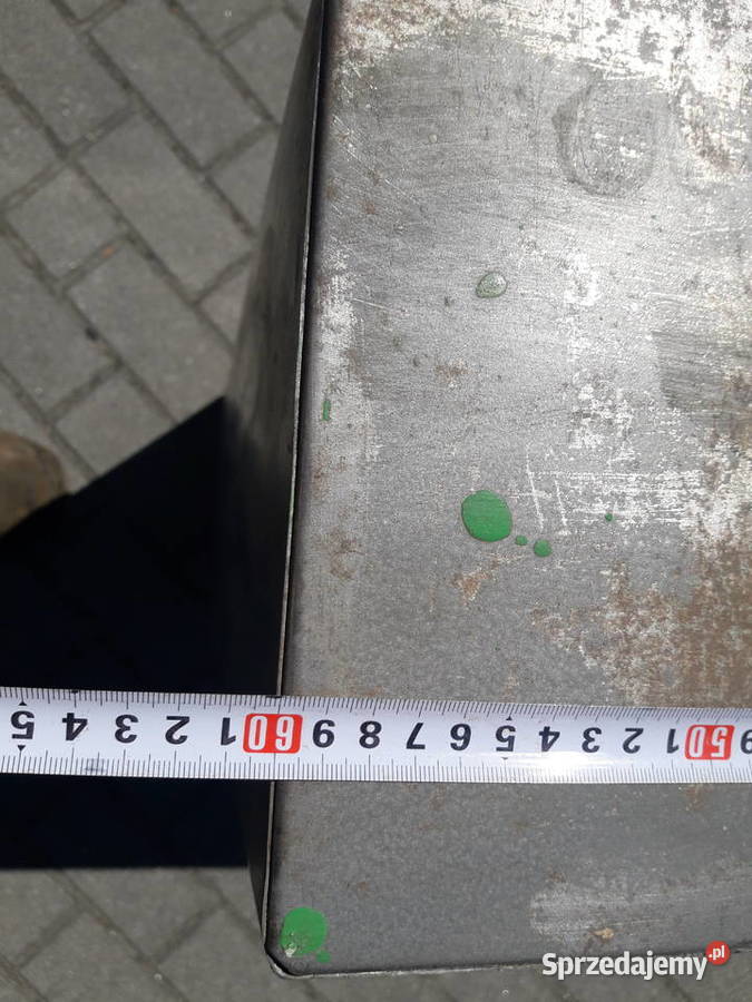Stara metalowa szafka narzędziowa z okresu PRL u Ścianki narzędziowe Gdynia