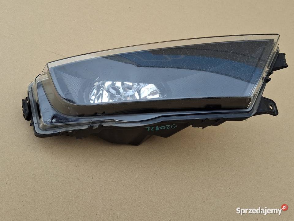 SKODA OCTAVIA 3 III LAMPA PRZECIWMGIELNA PRAWA