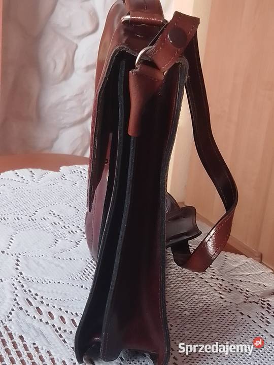 Piękna skórzana raportówka na zatrzask z 22cm