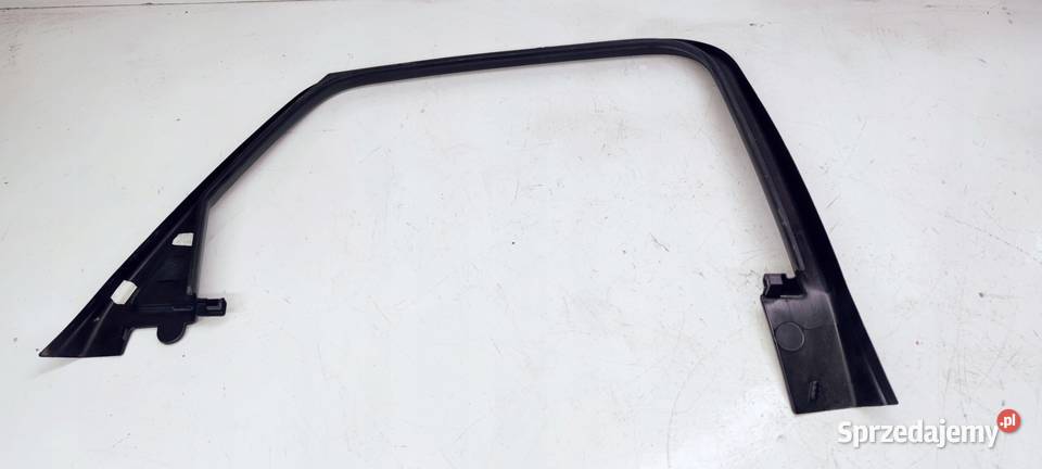 RAMKA OSŁONA DRZWI PRAWY TYŁ AUDI Q3 8U0867672