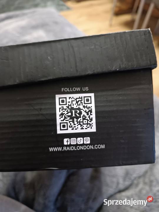 Czarne klapki na obcasie RAID London pudełko Katowice