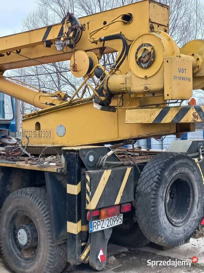Żuraw samochodowy marka IFA ADK125 nie Studzian