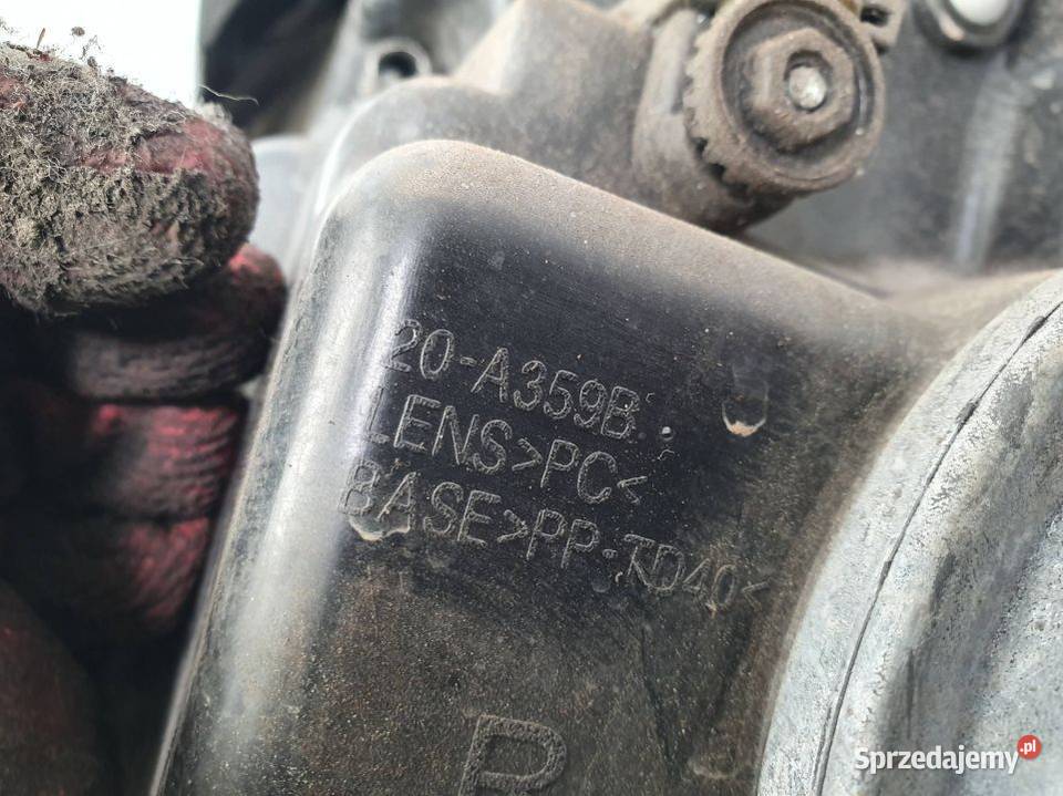 LAMPA PRAWA PRZÓD FORD FUSION EU osobowe Pozostałe Lipno