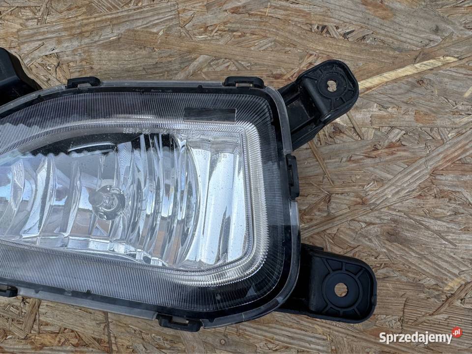 Halogen prawy rh Hyundai kona 17 92202J9 Sieraków