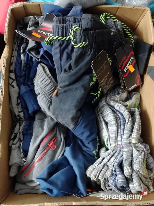 Pozostałości handlu czapki rękawiczki skarpetki Rawa Mazowiecka sprzedam