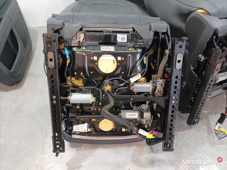 FOTELE KANAPA BOCZKI GRZANE ELEKTRYCZNE KOMBI Motoryzacja świętokrzyskie