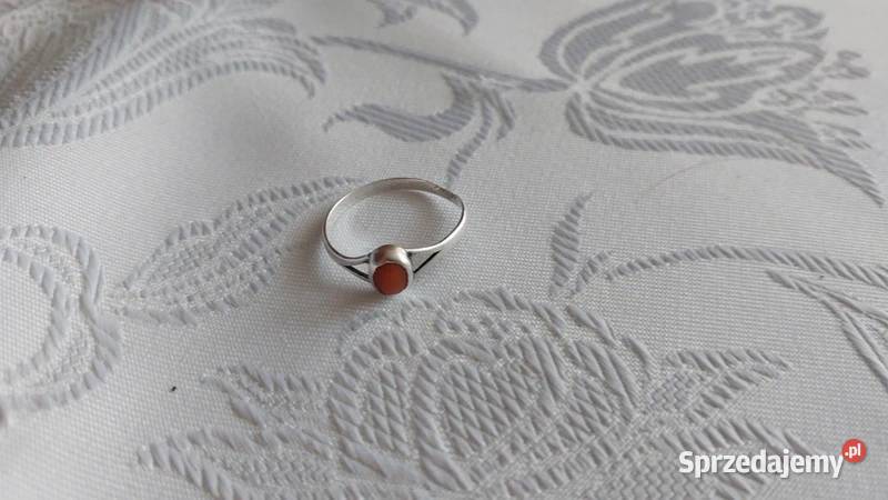 Pierścionek srebro z oczkiem koral Lata 60te Pierścionki Opole