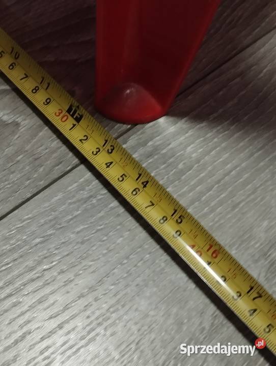 krzesełko czerwone małe dziecięce plastikowe