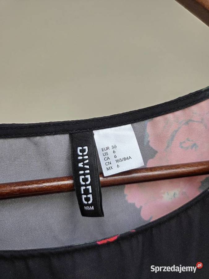 Czarna bluzka top w kwiaty z frędzlami sprzedam