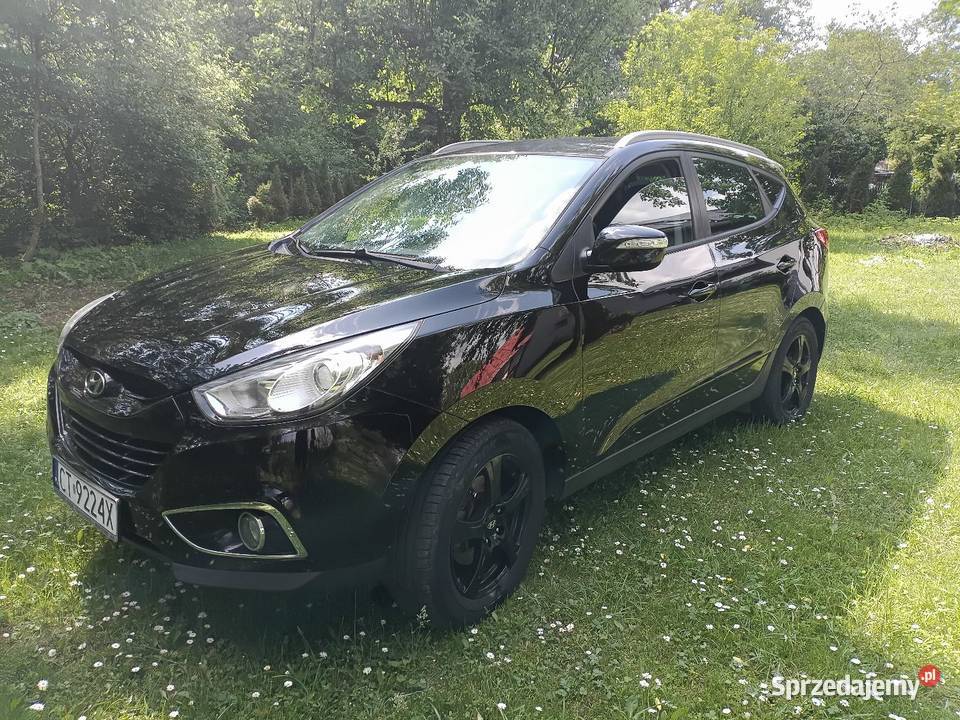 Hyundai ix35 20 184 2011r czarny Nowy Żmigród