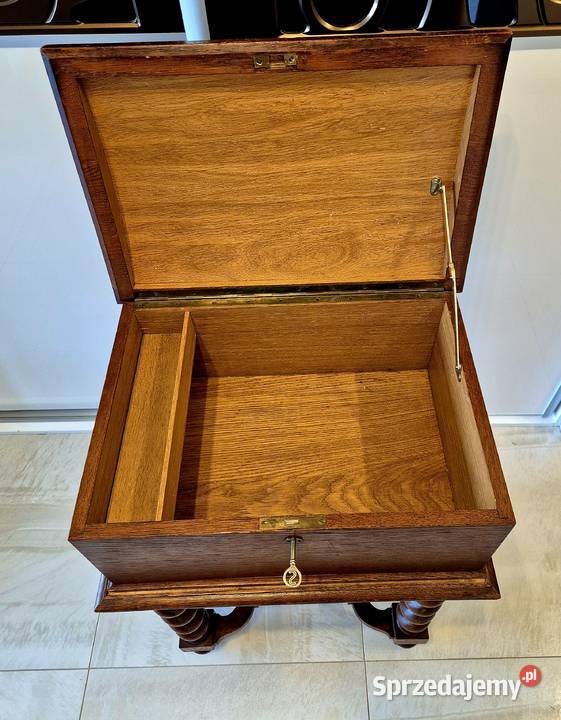 Stary drewniany kuferek skrzynia na nogach Bydgoszcz