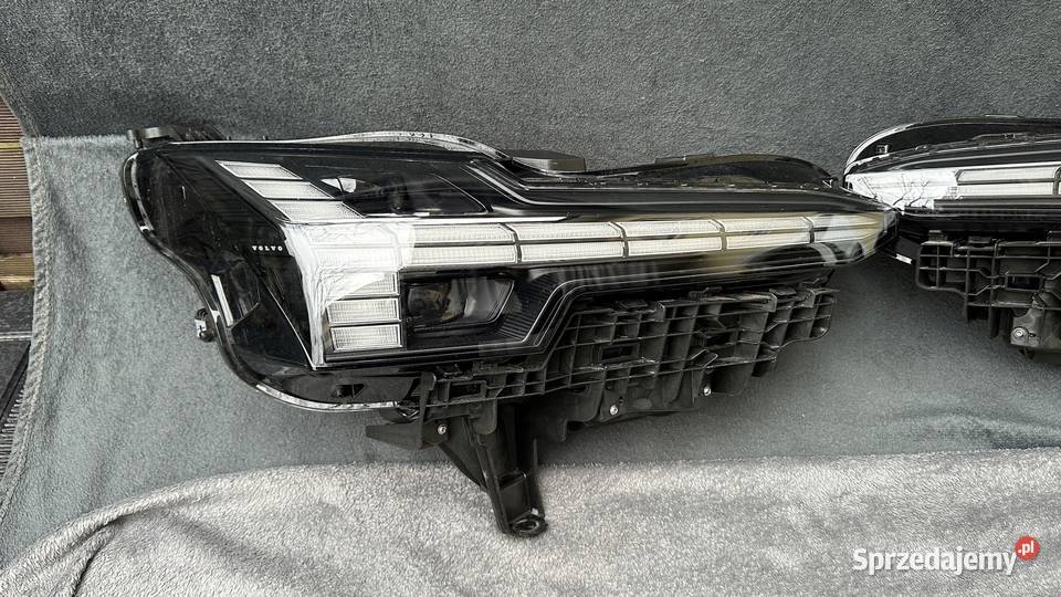 VOLVO EX30 LAMPA PRAWA PRZEDNIA EUROPA 80000628