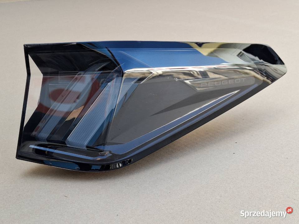 PEUGEOT 3008 III 3 5008 LAMPA PRAWY TYŁ PRAWA osobowe Bieleń
