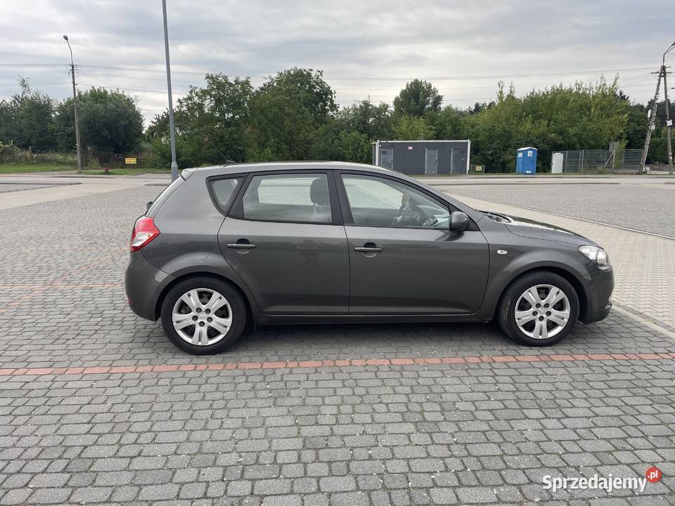 Kia Ceed 16 benzyna gaz hak gniazdo AUX Sobienie-Jeziory sprzedam