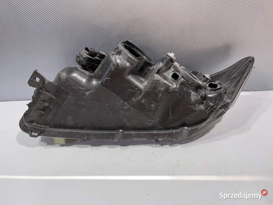 TOYOTA RAV4 PRAWA LAMPA PRZÓD Ostroróg sprzedam