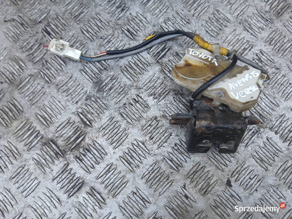 Zamek klapy bagaznika Toyota Avensis Verso 4 sprzedam