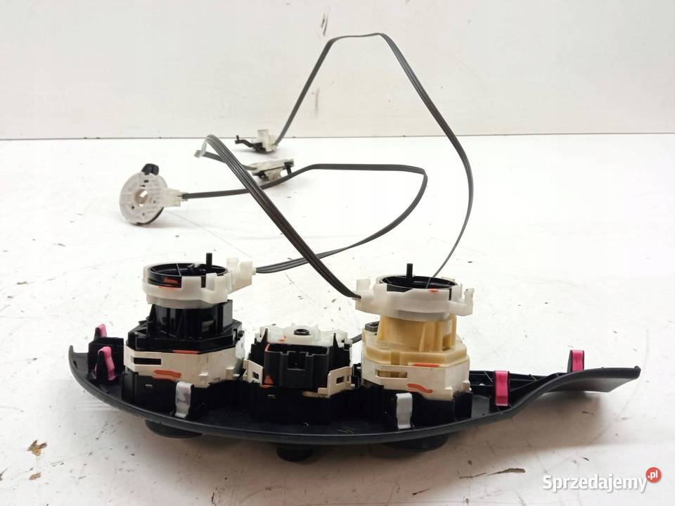 PANEL NAWIEWU LINKI KPL 554060D390 Toyota Yaris Rok produkcji 2014