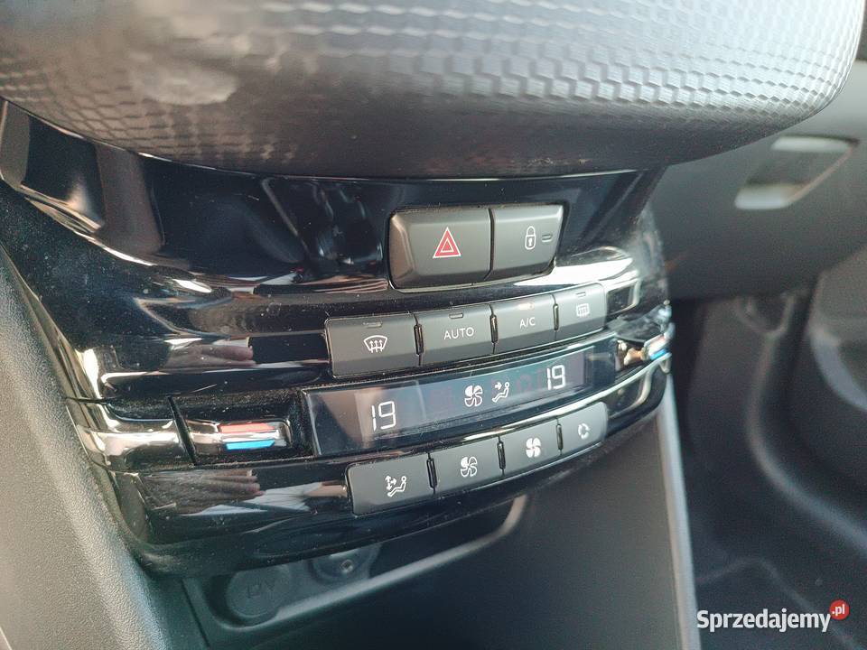 Peugeot 2008 16 eHDi 92 Przebieg 70099 Rok produkcji 2014 wielkopolskie Turek sprzedam