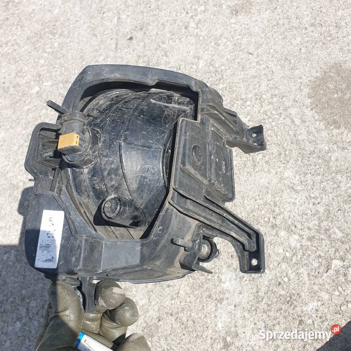 KIA CARENS IV HALOGEN PRAWY 15R osobowe Łochowice