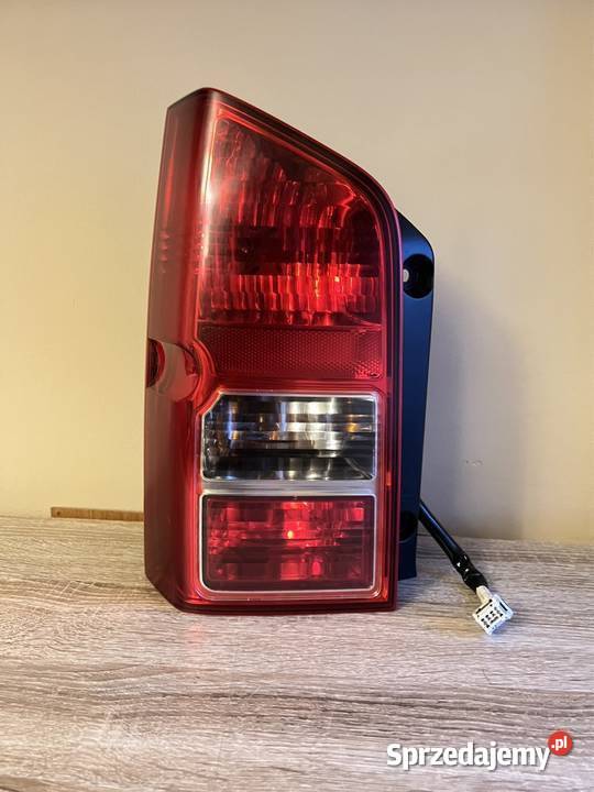 LAMPA PRAWA TYLNA 22016550 NISSAN PATHFINDER Katowice