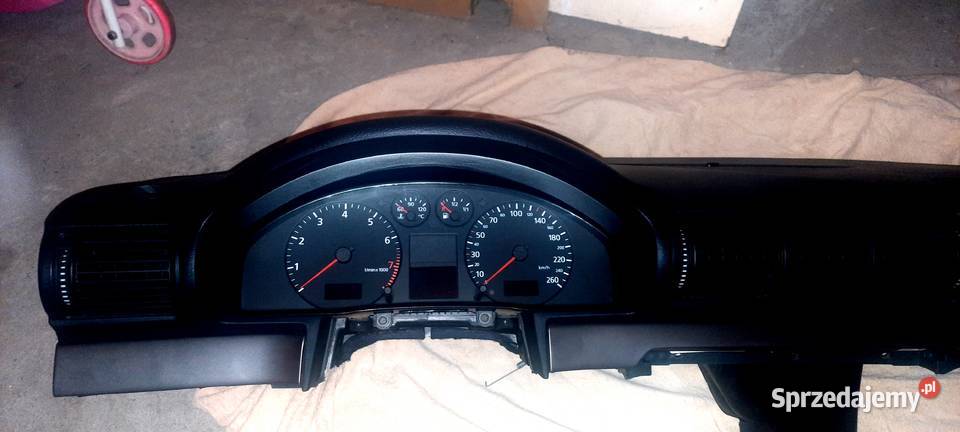 Deska rozdzielcza A4B5 18b 125 z 1999r osobowe łódzkie sprzedam