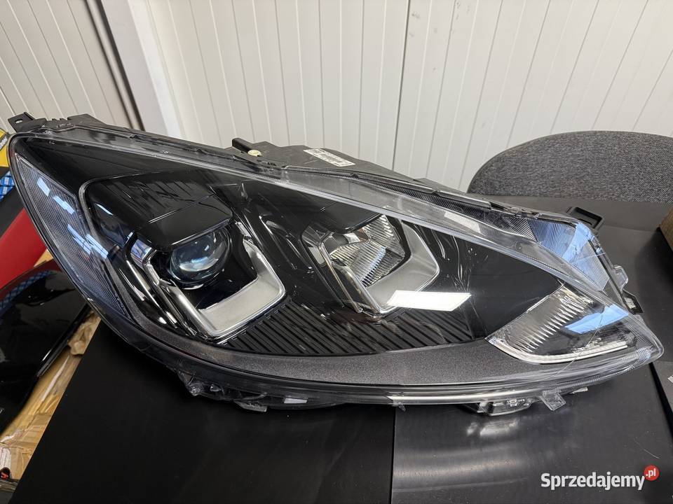 Lampa reflektor przod Ford Kuga Escape prawa prawe Chełm