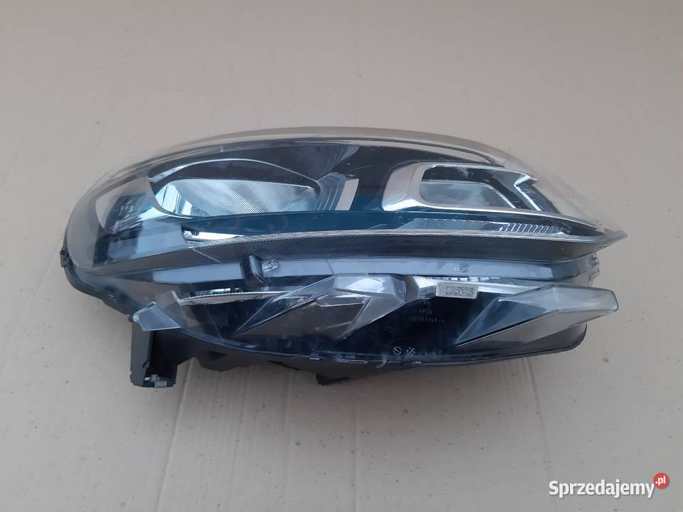CITROEN JUMPY III EXPERT SCUDO REFLEKTOR PRAWY Lampy przednie Trzciel