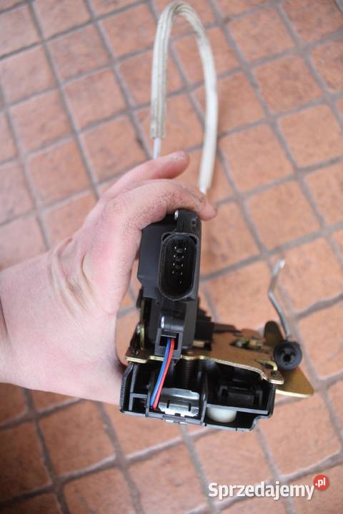 ZAMEK DRZWI LEWY PRZÓD 9 PIN AUDI A6 C5