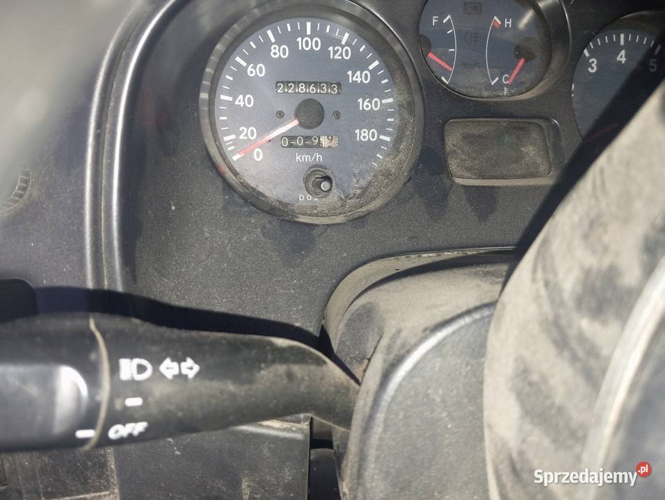 Sprzedam Toyotę RAV4 i 20 benzyna Uszkodzona 2/3 Biała Pierwsza