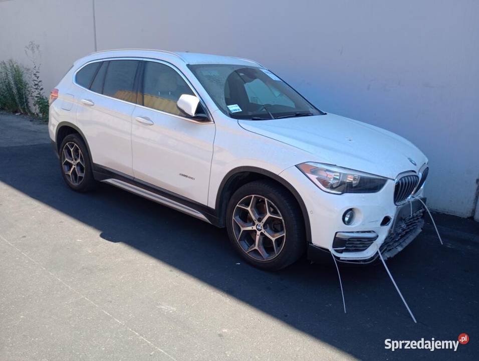 BMW X1 2017 20 sDrive lekko uszkodzona w drodze automatyczna X1