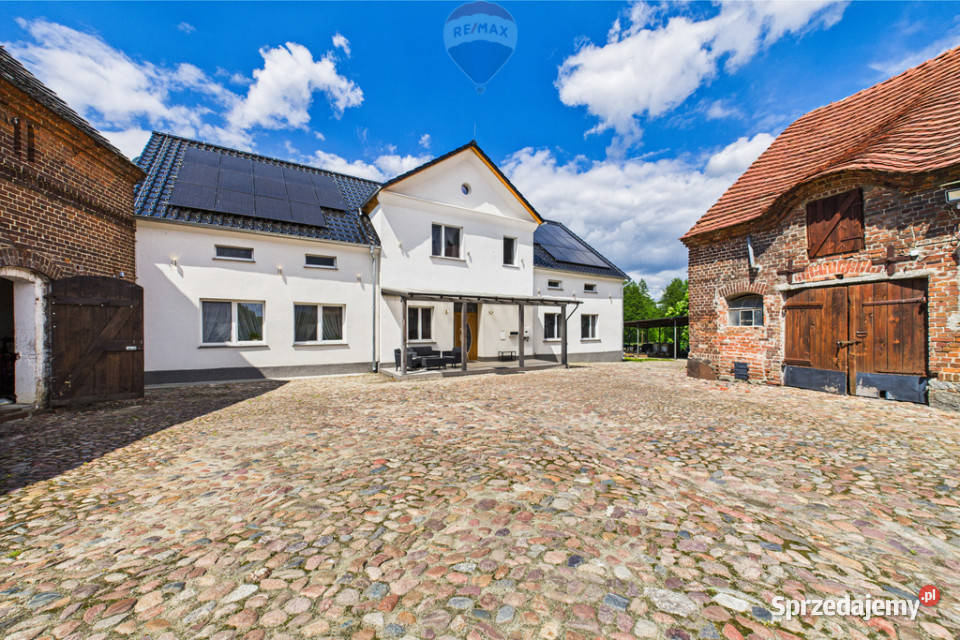 Na sprzedaż dom z dusząinne budynki duża działka
