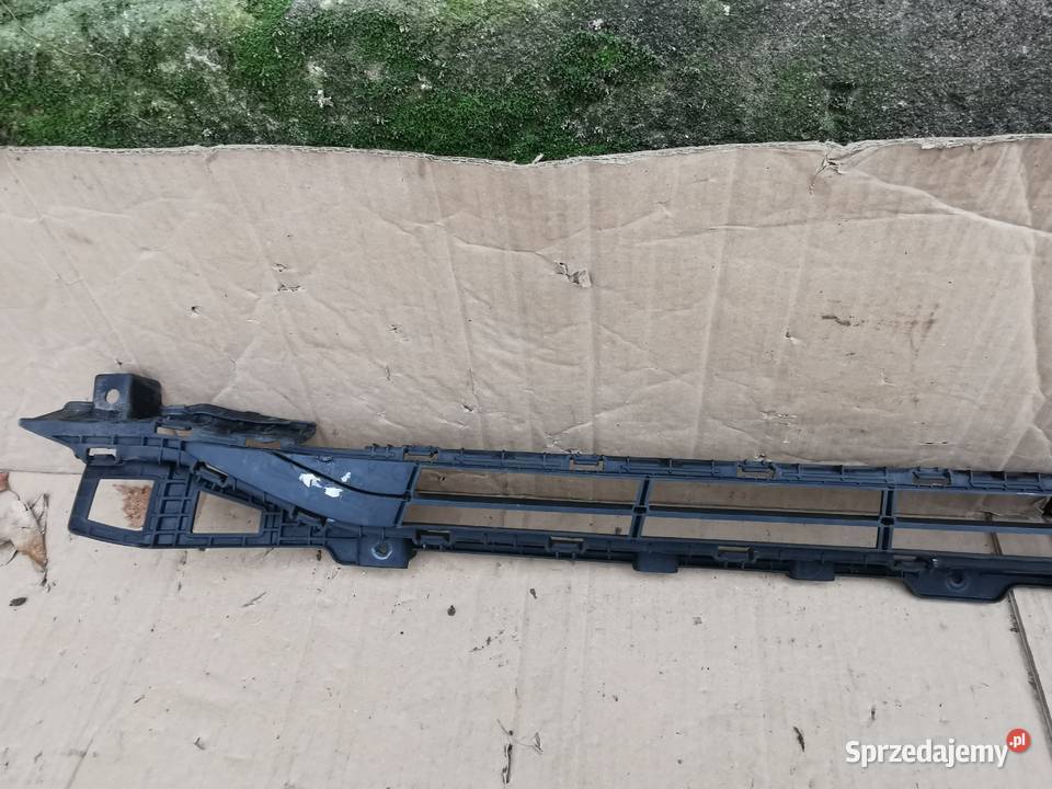 Środkowa kratka zderzaka przód i20 II 2 lift