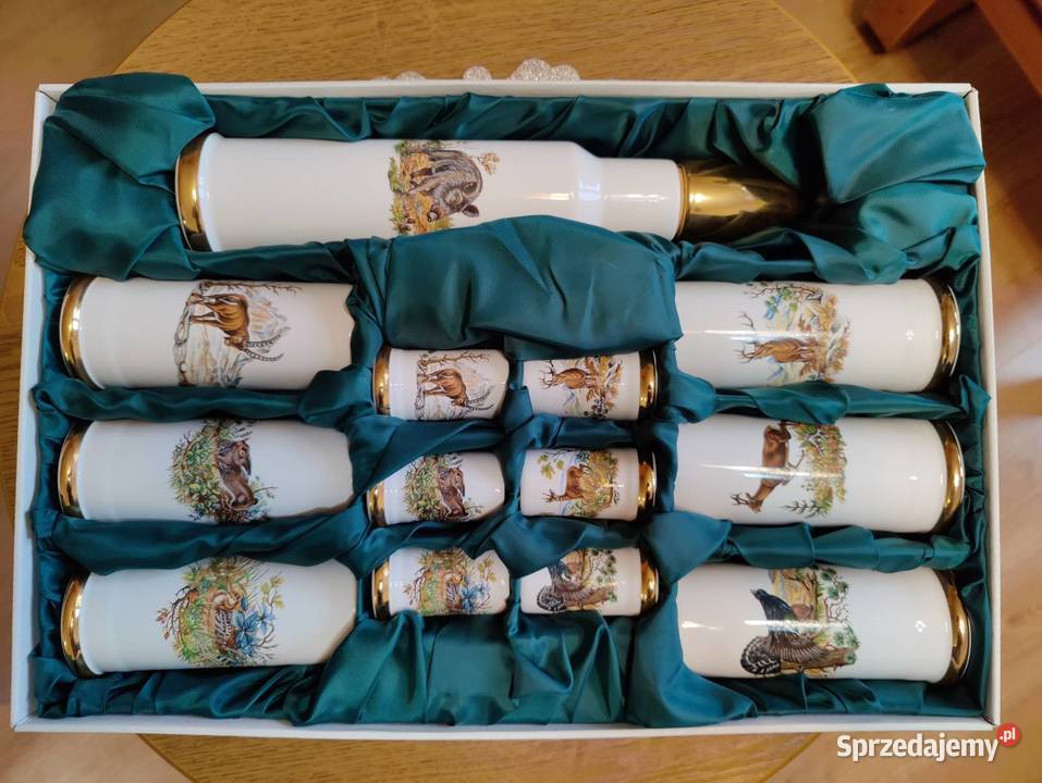 Piękny zestaw kieliszków z porcelany z motywem Kalisz