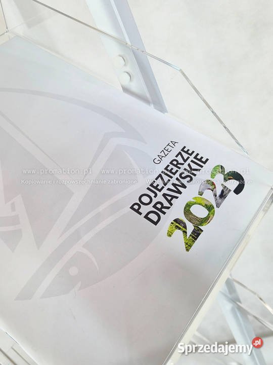 Biały reklamowy stojak na foldery katalogi Łódź