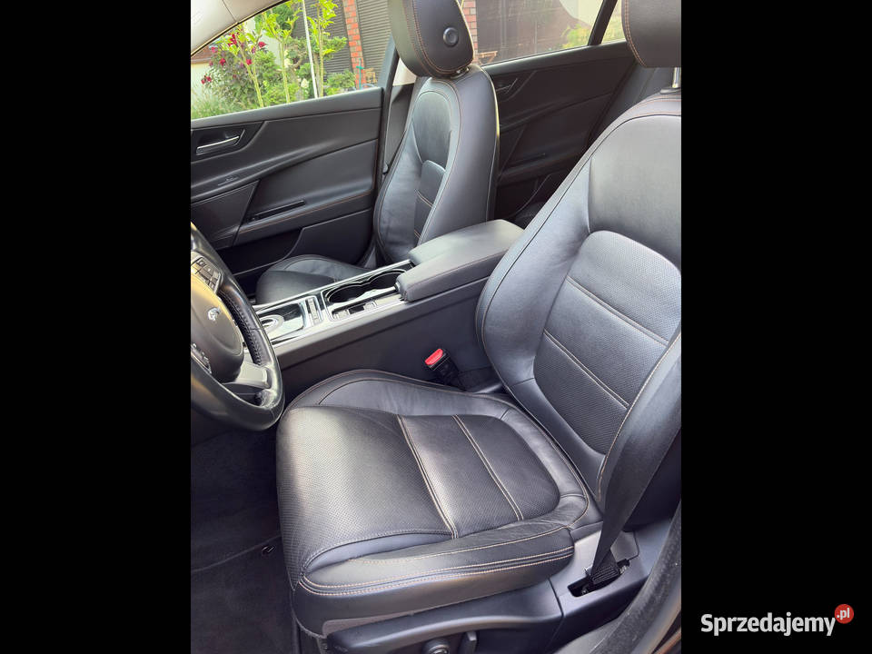 Jaguar XE 30 SC 340 HP łódzkie Radomsko