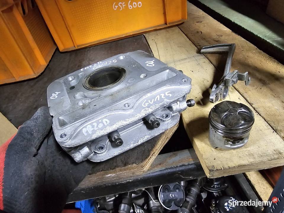 Hyosung GV 125 aquila cylinder tłok GV125 przód Cylindry, głowice, pierścienie Jelenia Góra