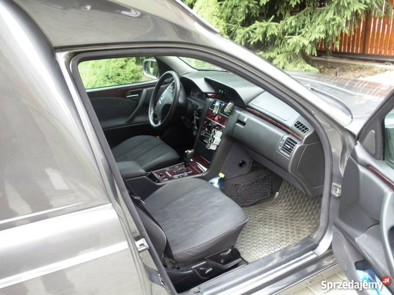 sprzedam karawan pogrzebowy Mercedes E 210 sprowadzony Mercedes Wadowice